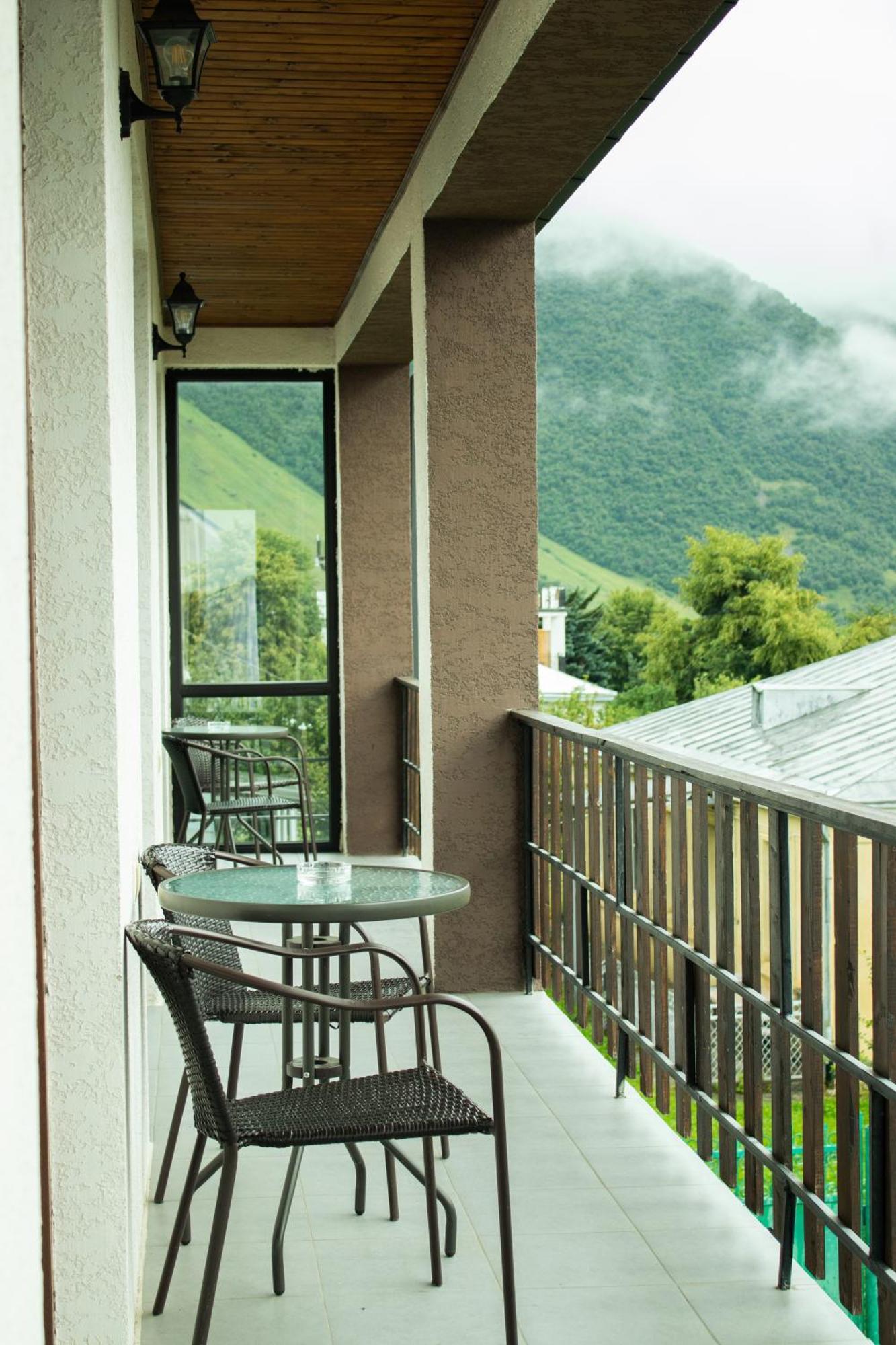 Elsada Hotel Kazbegi Bagian luar foto