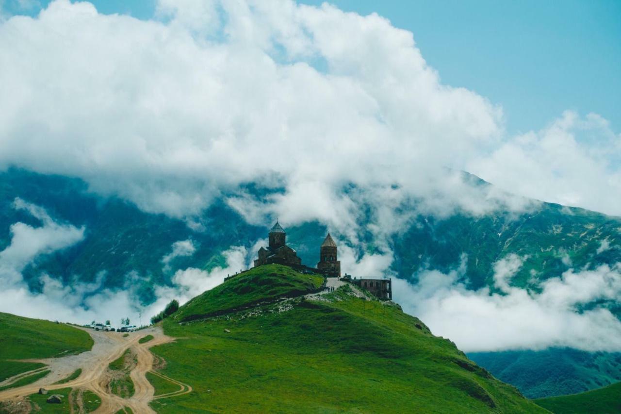 Elsada Hotel Kazbegi Bagian luar foto