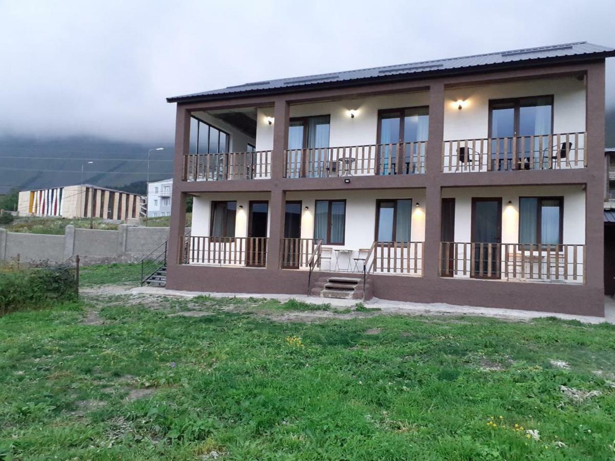 Elsada Hotel Kazbegi Bagian luar foto